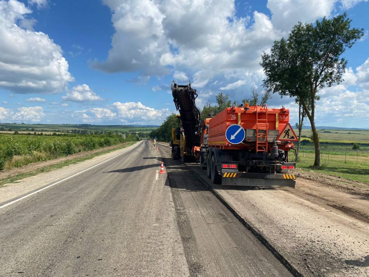 В Анапе продолжается ремонт улиц и дорог